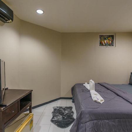 Cheqinn Bed Sukhumvit 4 Nana Plaza Bangkok Extérieur photo