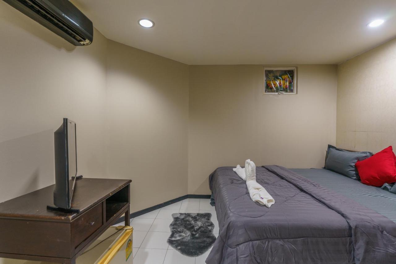 Cheqinn Bed Sukhumvit 4 Nana Plaza Bangkok Extérieur photo