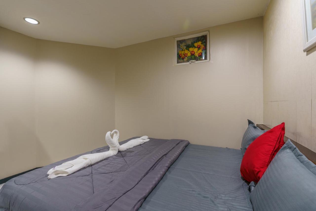 Cheqinn Bed Sukhumvit 4 Nana Plaza Bangkok Extérieur photo