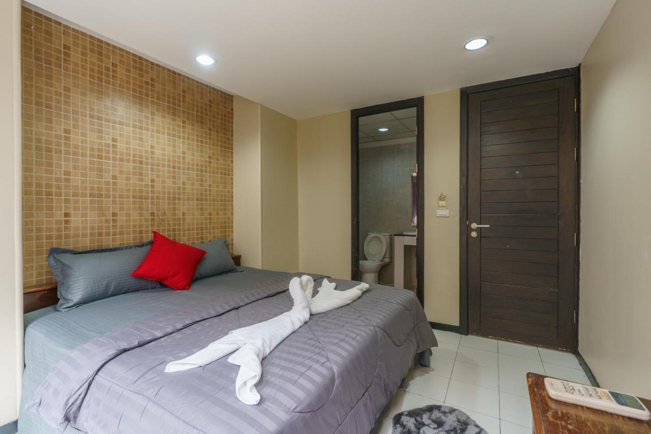 Cheqinn Bed Sukhumvit 4 Nana Plaza Bangkok Extérieur photo