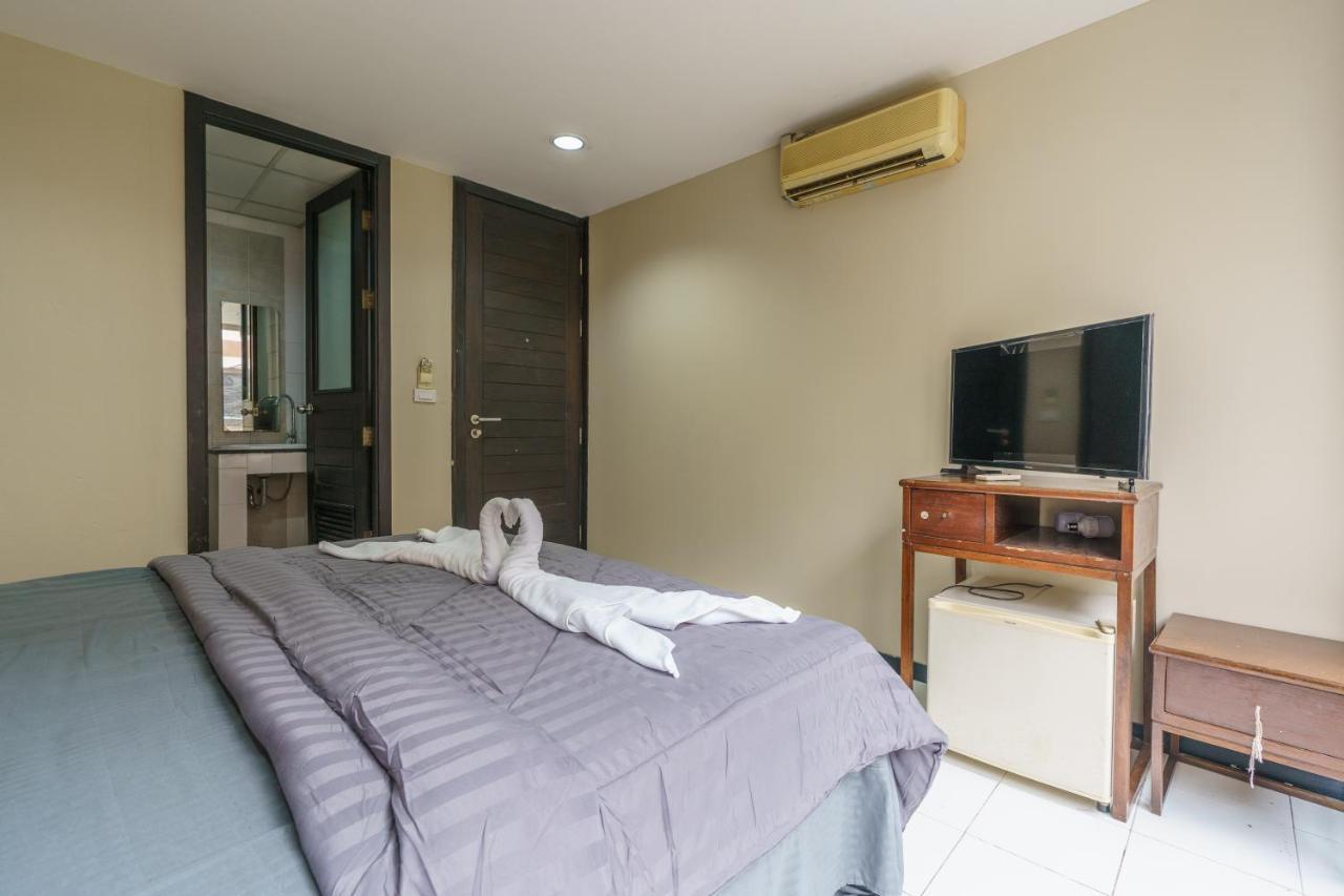 Cheqinn Bed Sukhumvit 4 Nana Plaza Bangkok Extérieur photo