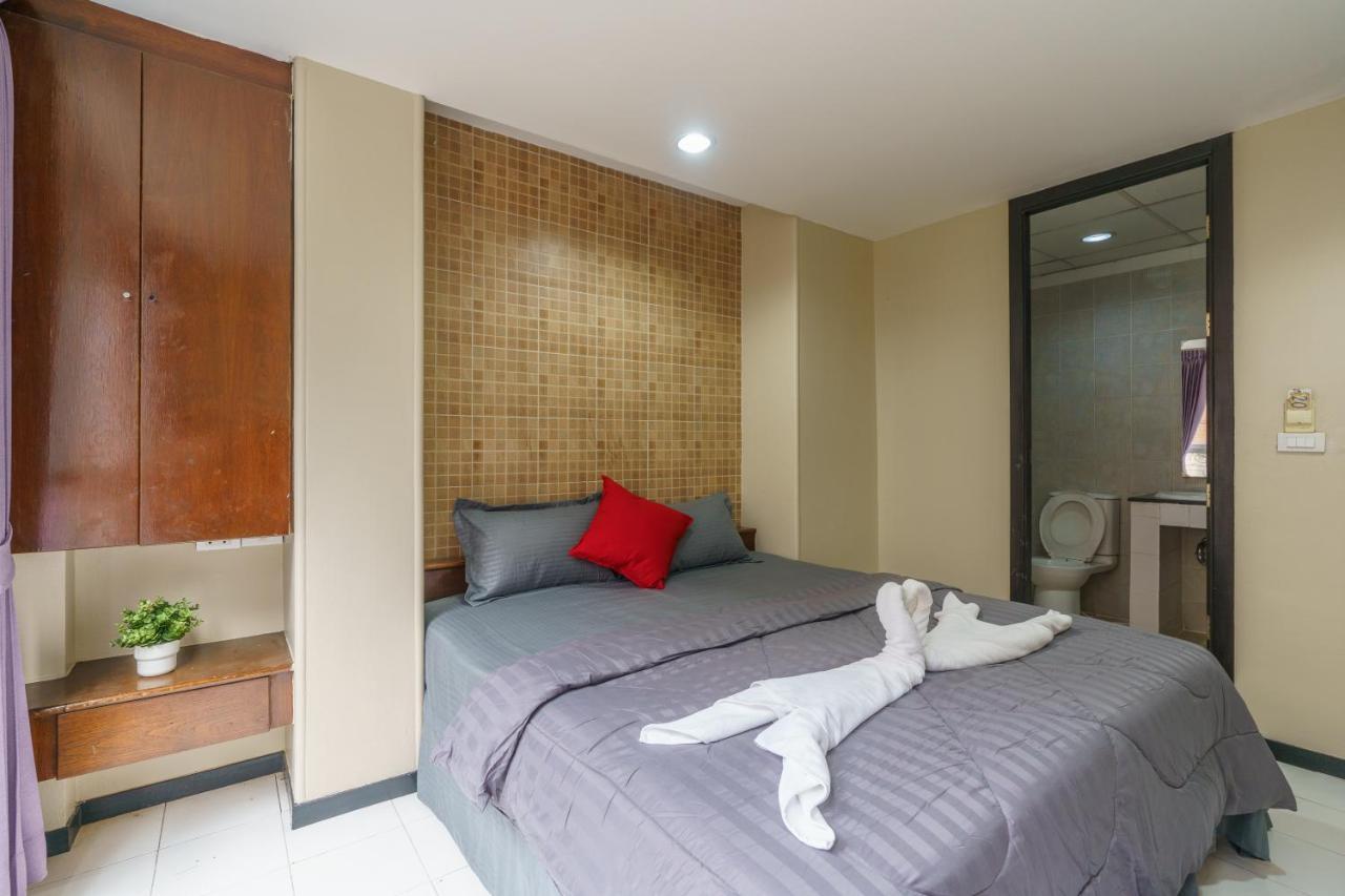 Cheqinn Bed Sukhumvit 4 Nana Plaza Bangkok Extérieur photo
