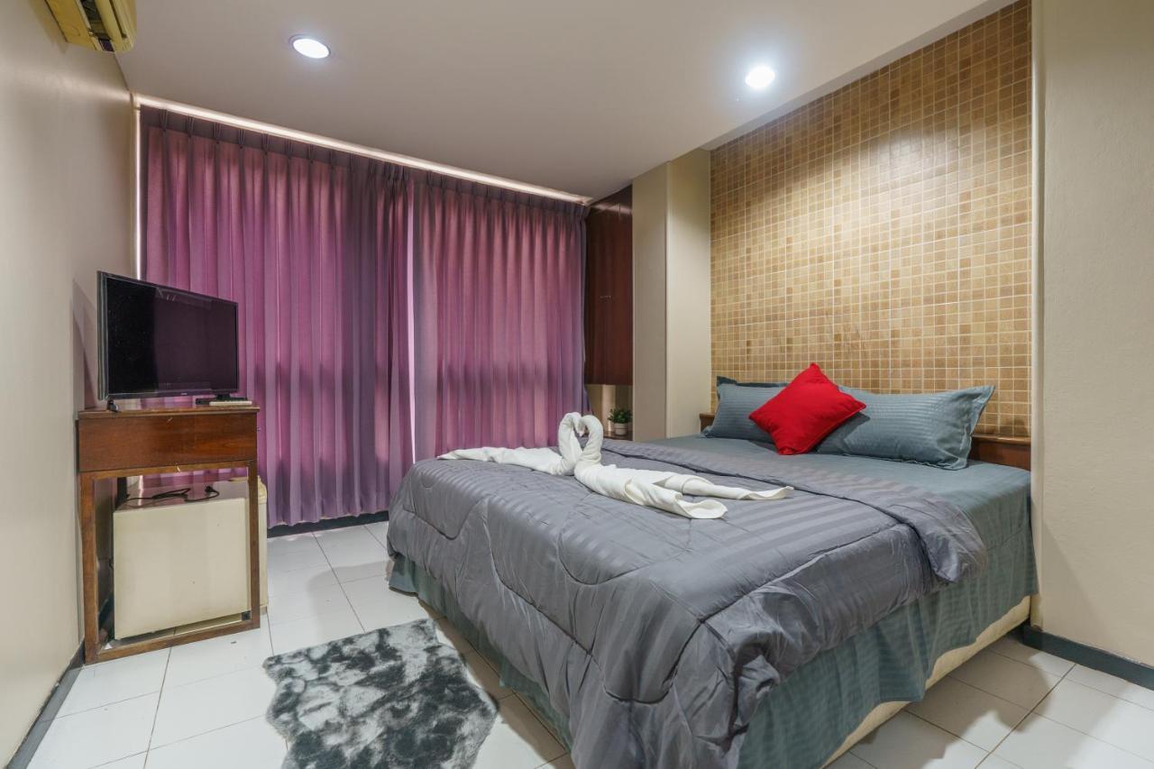 Cheqinn Bed Sukhumvit 4 Nana Plaza Bangkok Extérieur photo