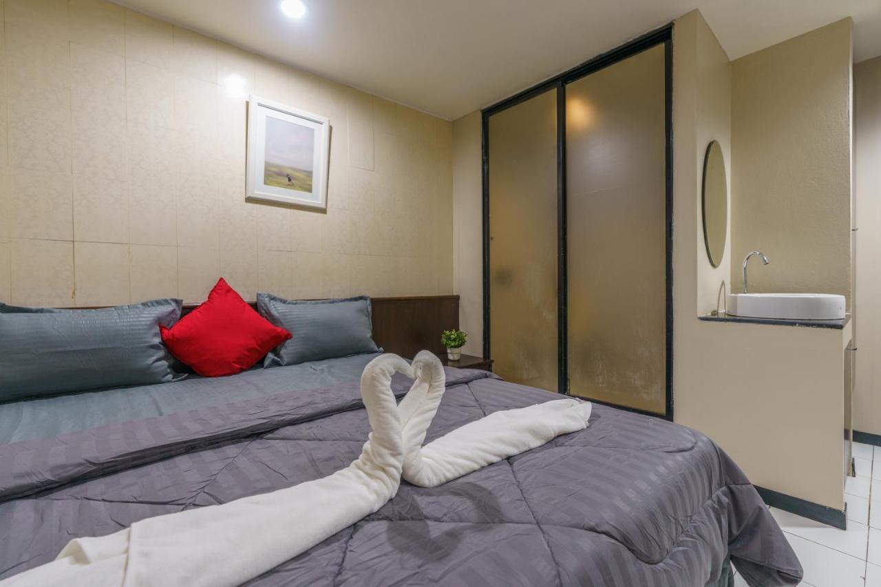 Cheqinn Bed Sukhumvit 4 Nana Plaza Bangkok Extérieur photo