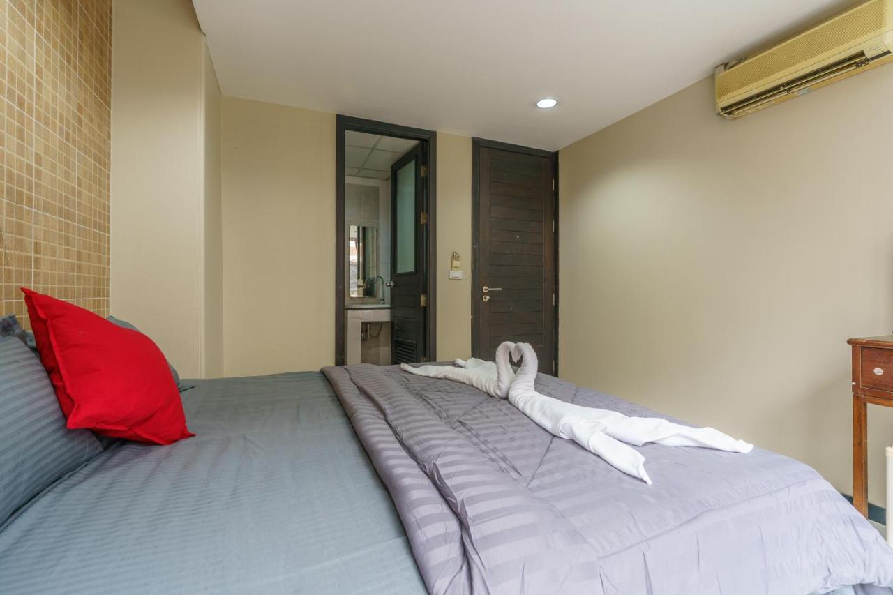 Cheqinn Bed Sukhumvit 4 Nana Plaza Bangkok Extérieur photo