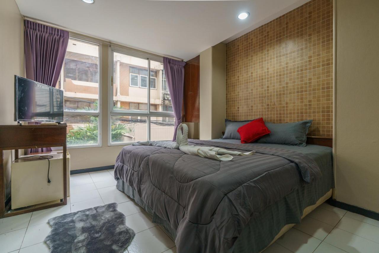 Cheqinn Bed Sukhumvit 4 Nana Plaza Bangkok Extérieur photo